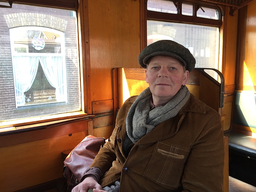 De Nederlandse acteur Peter Rene in de rol van Werkman in de trein waarin verzetshandelingen plaatsvinden in de speelfilm Bankier van het Verzet